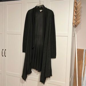 charcoal gray Neiman Marcus flowy cardigan with handkerchief wrap and hem Sz M